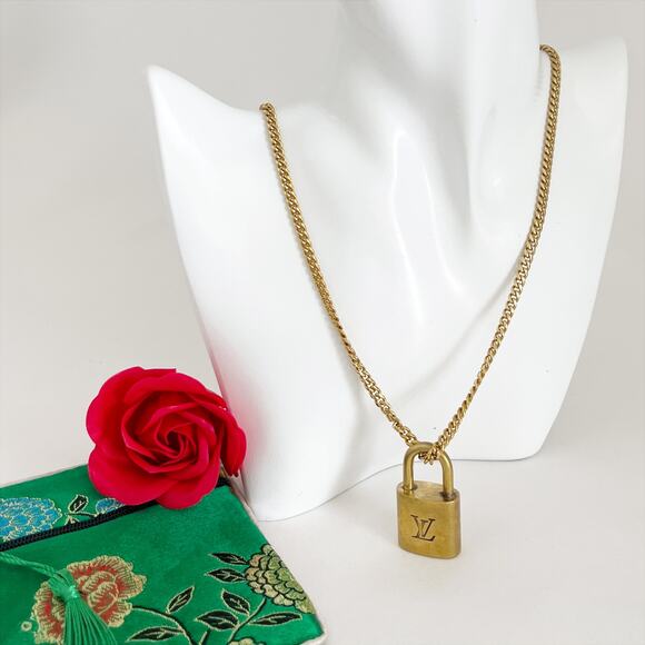 LOUIS VUITTON #341 Lock Only on Cuban Link 21" Chain Necklace 18k Gold Plated - Picture 3 of 9